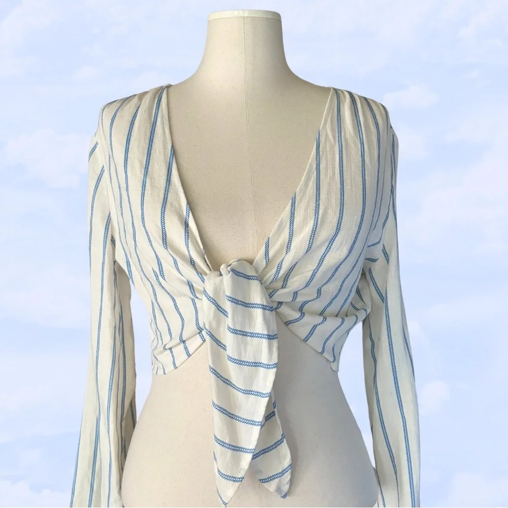 URBAN OUTFITTERS Sale! Cropped Tie Waist Top Light Jacket Blue & White Medium - Picture 2 of 6